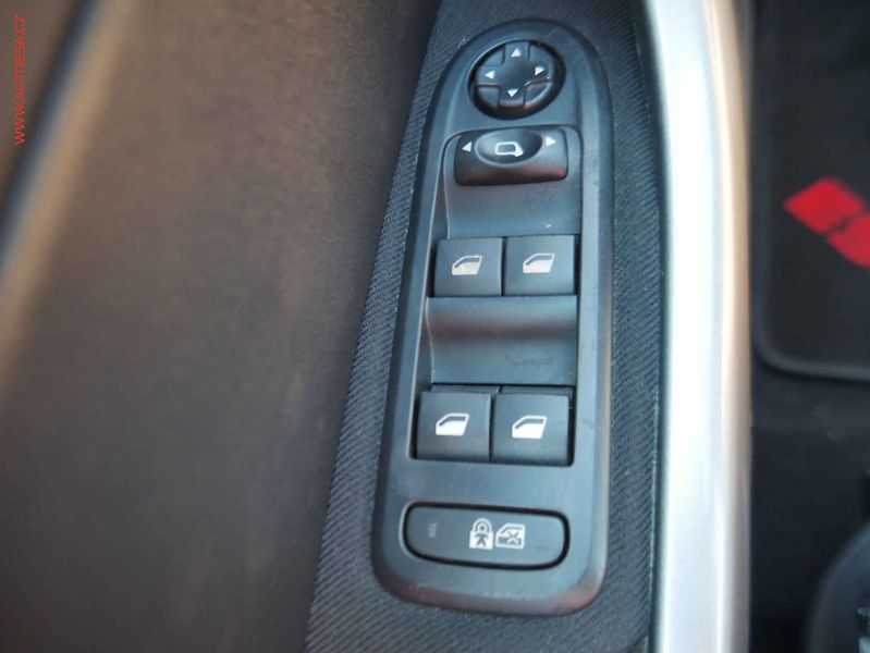 Peugeot 308 (2013) 1.6HDi, ČR, Klima - fotka 12 z 12