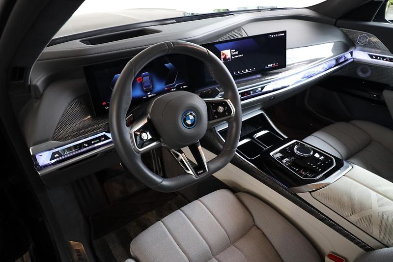 BMW i7 M70 - fotka 2 z 38