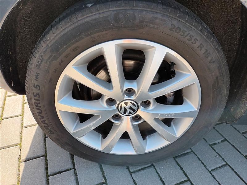 Volkswagen Golf 1,6 75kw,AUTOMAT,SERVISKA - fotka 24 z 35