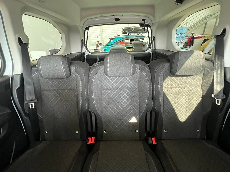 Opel Combo (2026) L2 Eleg.Pl. 1,5CDTi MT6-7 míst - fotka 20 z 27