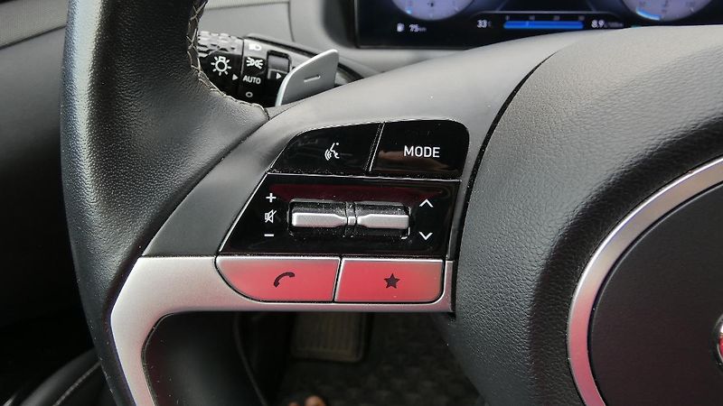 Hyundai Tucson 1.6 T-GDI HEV Style 4x4 Auto - fotka 11 z 23