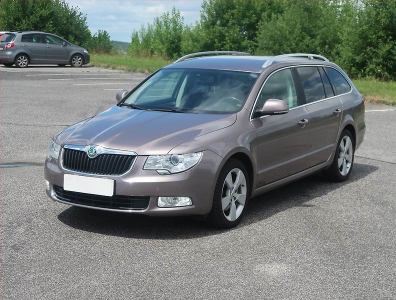 Škoda Superb (2012) 2.0 TDI, Serv.kniha, Tempomat - fotka 2 z 13