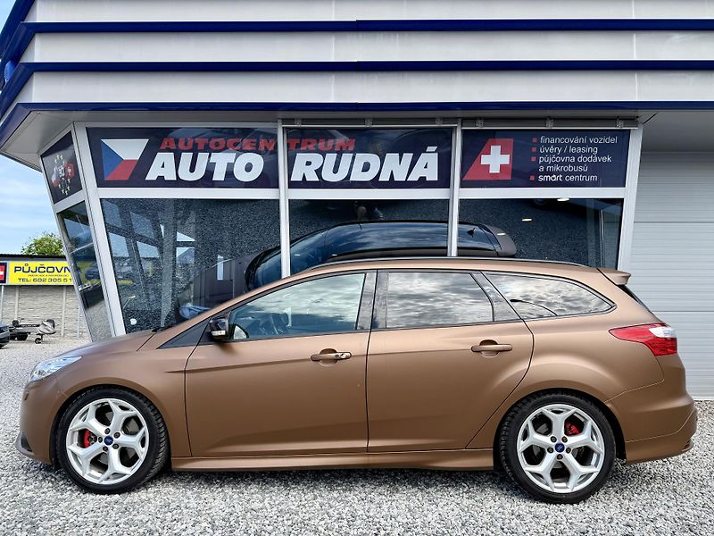 Ford Focus 2,0i 184kW EcoB SCTI ST - fotka 17 z 45