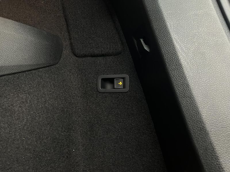 Škoda Karoq 1.5 TSI DRIVE AUT - fotka 38 z 40
