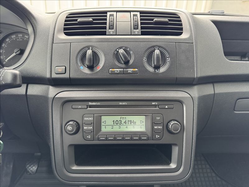 Škoda Fabia 1,4 i 16V tažné DPH 1.maj. ČR - fotka 32 z 45