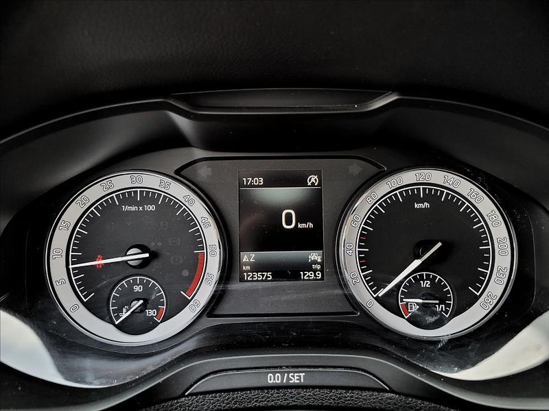 Škoda Karoq 1,6 tdi,navi,výhřev,klima,alu - fotka 24 z 50