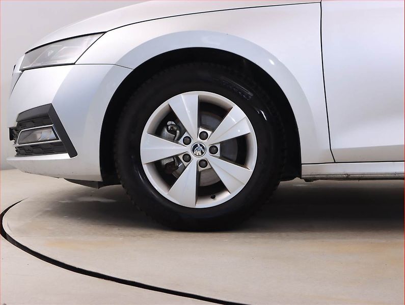Škoda Octavia (2023) Ambition Plus 2.0 TDI, Automat - fotka 15 z 24