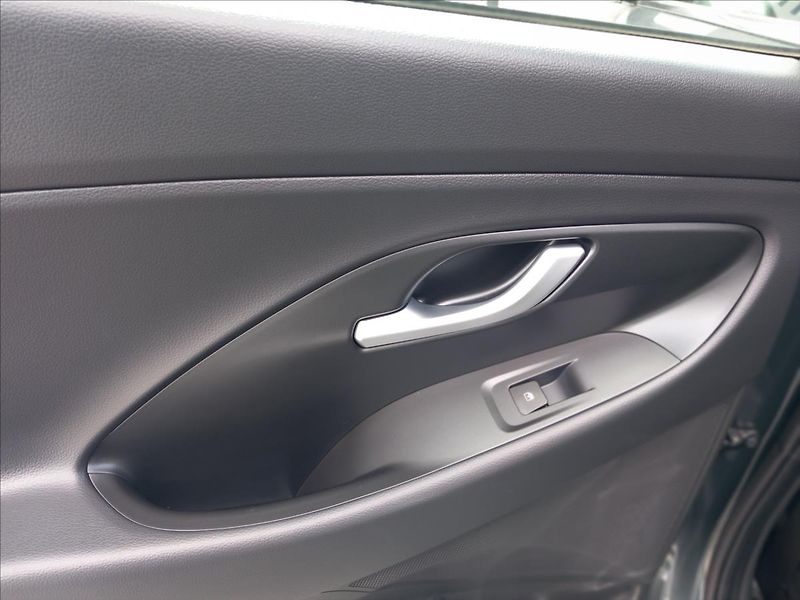 Hyundai i30 1,0 T-GDI FL DCT STYLE - fotka 18 z 21