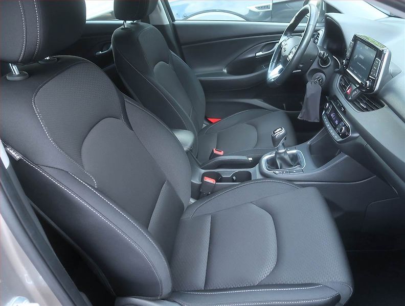 Hyundai i30 (2018) 1.4 CVVT, Serv.kniha, Tempomat - fotka 9 z 15