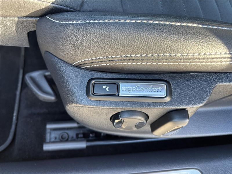 Volkswagen Passat 2,0 TDI 147kW Elegance DSG - fotka 26 z 46