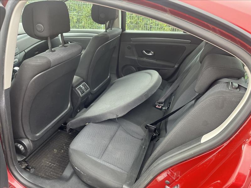 Renault Laguna 1,5 dCi KLIMA ROZVODY 2x KOLA - fotka 13 z 34