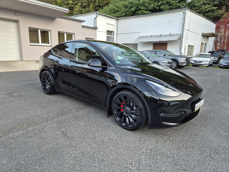 Tesla Model Y ZAMLUVENO !  393kw 21ALU 93,0% - fotka 3 z 48
