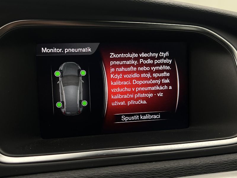 Volvo V40 CC D3 PLUS AUT - fotka 33 z 39