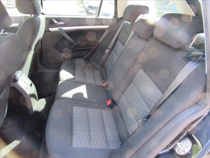 Škoda Octavia 1,6 TDI 77kW Combi - fotka 10 z 27