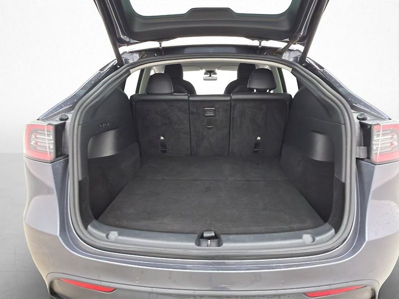 Tesla Model Y Long Range AWD - fotka 29 z 30