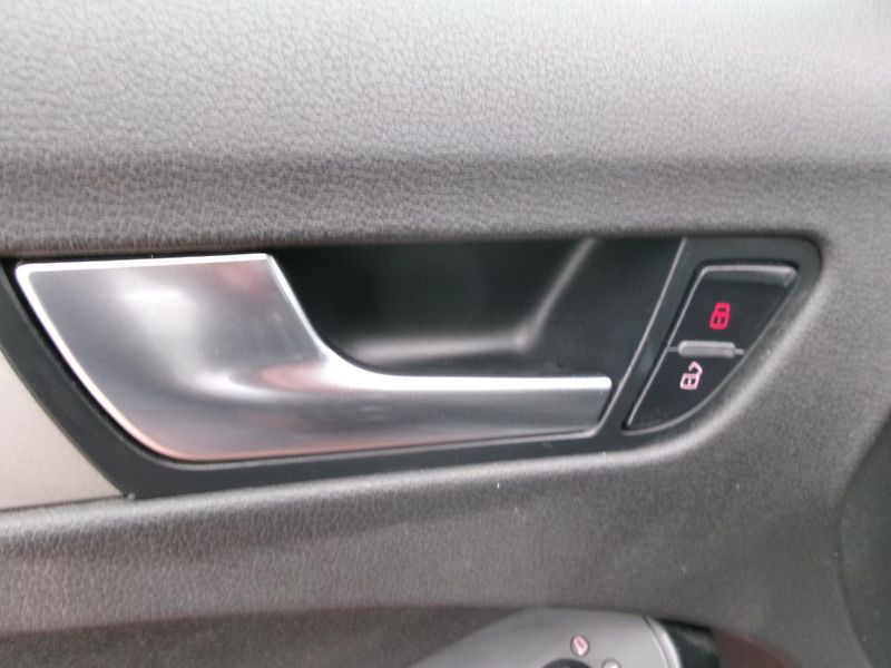 Audi A4 (2008) 2,0TDI AC TEMP VÝHŘEV ALU - fotka 22 z 31