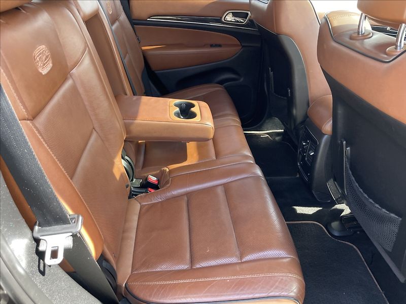 Jeep Grand Cherokee 3,0 CRDi 177kw Overland Pano T - fotka 12 z 35