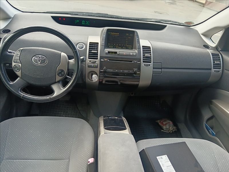 Toyota Prius 1,5 - fotka 17 z 21