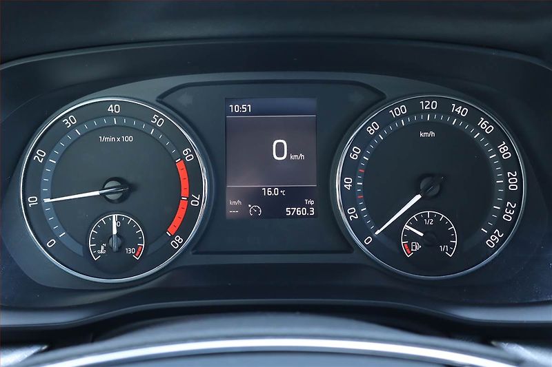 Škoda Octavia (2022) 1.0 TSI, Tempomat - fotka 11 z 25