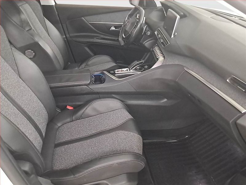Peugeot 5008 (2018) Allure PureTech 130, Automat - fotka 9 z 23