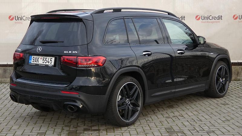 Mercedes-Benz GLB 35 4MATIC AMG - fotka 3 z 23