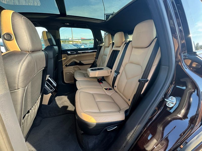 Porsche Cayenne (2017) PLATINUM 4X4 3,6i 220 KW DPH - fotka 37 z 50