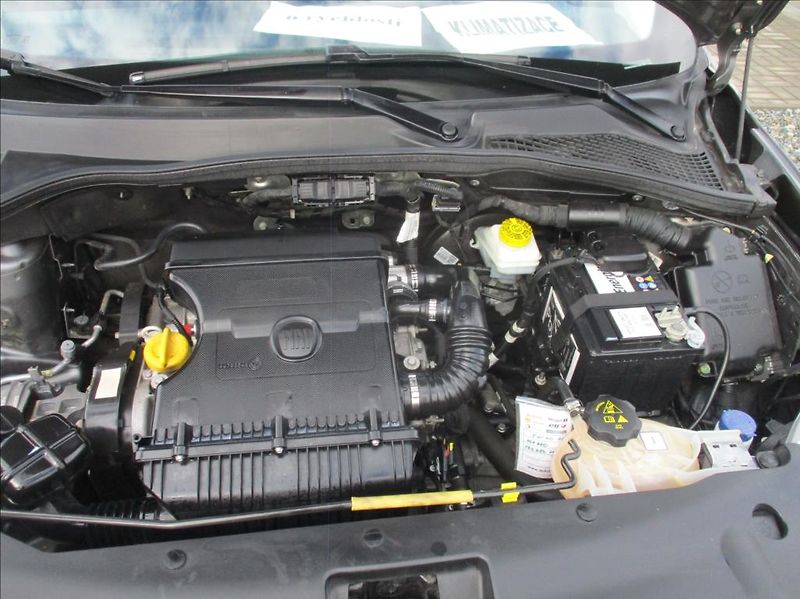 Fiat Tipo 1,4 i 16V, digiklima,Zamluven - fotka 32 z 40