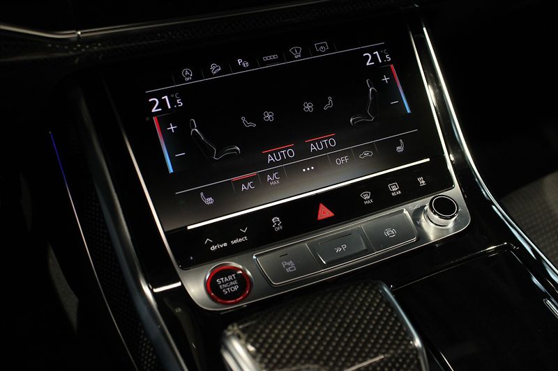 Audi SQ7 TFSi quattro Competition Plus - fotka 30 z 41