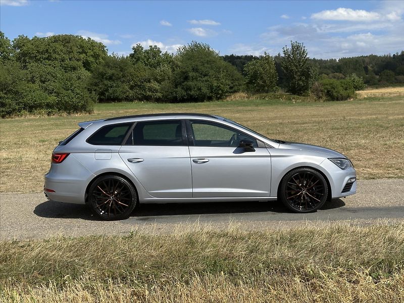 Seat Leon 2,0 TSI Cupra 221kW 4Drive DSG - fotka 8 z 32
