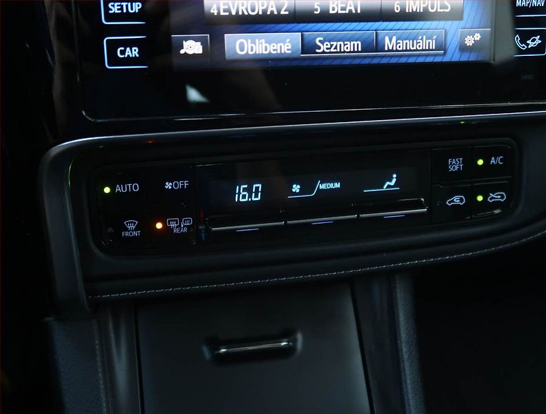 Toyota Auris (2018) 1.6 Valvematic, Tempomat - fotka 18 z 21