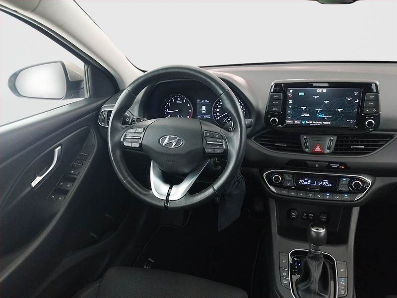 Hyundai i30 (2019) Style 1.4 T-GDI, Automat, Navi - fotka 7 z 19