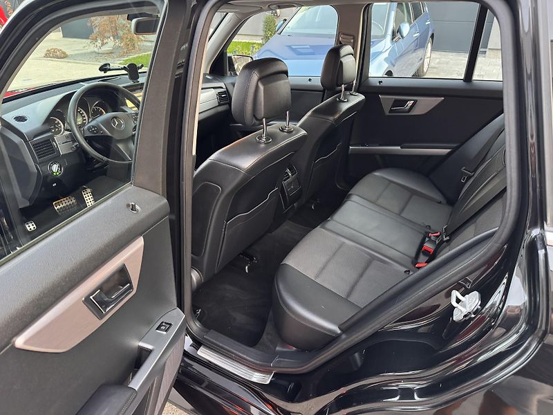 Mercedes-Benz GLK (2009) 220CDI 125Kw Rezervace - fotka 17 z 22