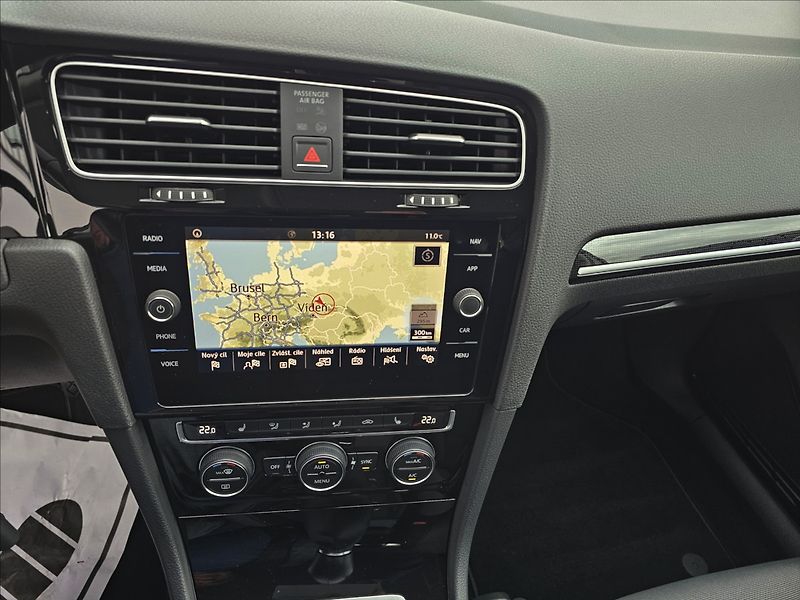 Volkswagen Golf VII 1,4 TSi Highline NAVI - fotka 19 z 52