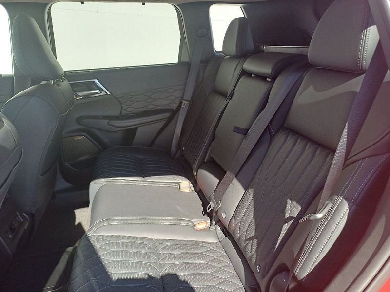 Mitsubishi Outlander Instyle 2,4 MIVEC 2xelektromot - fotka 19 z 25