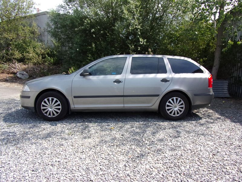 Škoda Octavia (2011) 1.6 MPi 75kW BSE KLIMA TOP KM - fotka 8 z 21