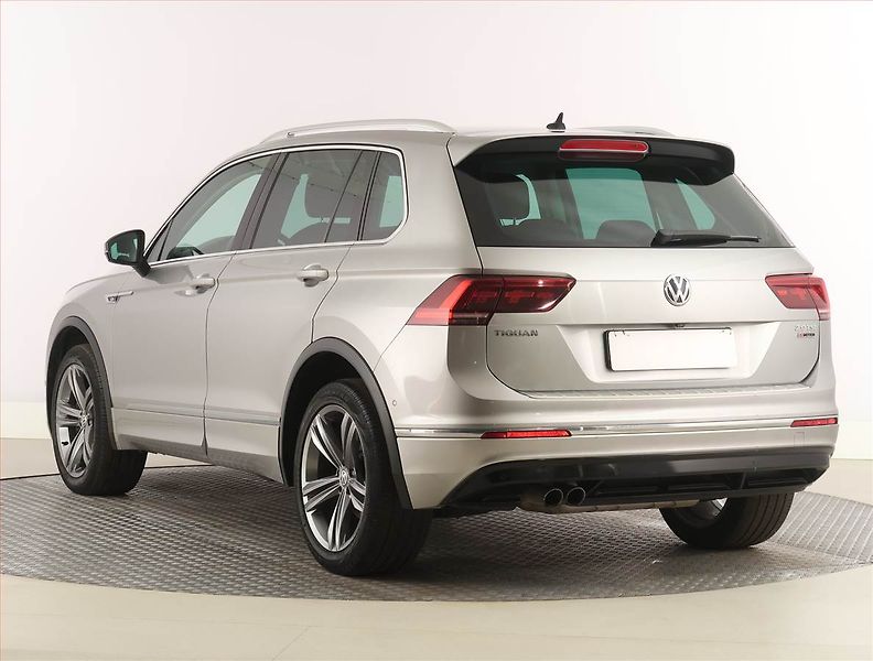 Volkswagen Tiguan (2016) R-Line 2.0 TSI - fotka 4 z 24