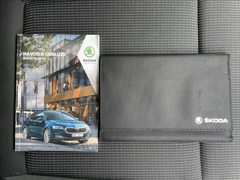 Škoda Octavia 2,0 TDI Combi Ambition Plus - fotka 18 z 21