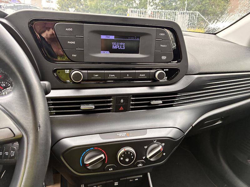 Hyundai i20 1.2i 62kW COMFORT REZERVACE - fotka 18 z 28
