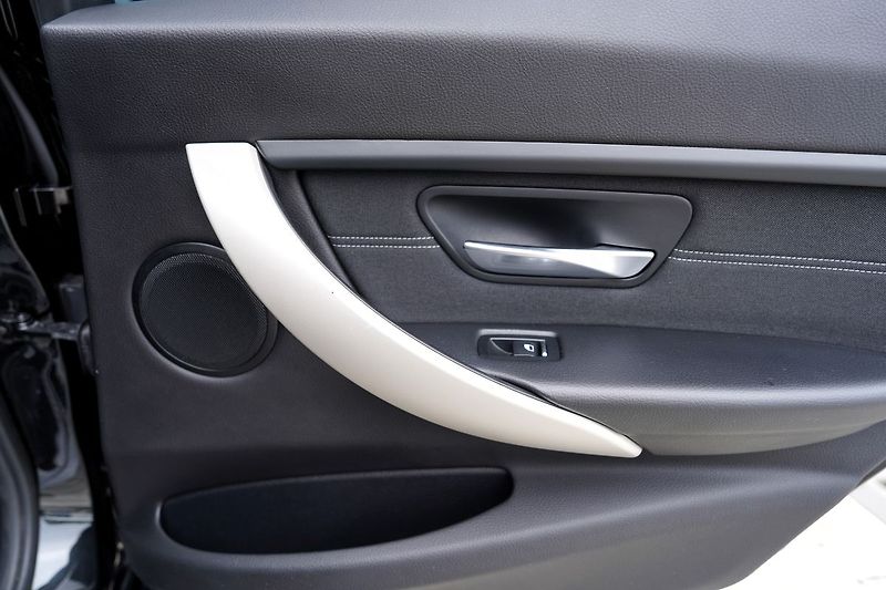 BMW Řada 3 320d automat/EfficientDynamic/ - fotka 18 z 39