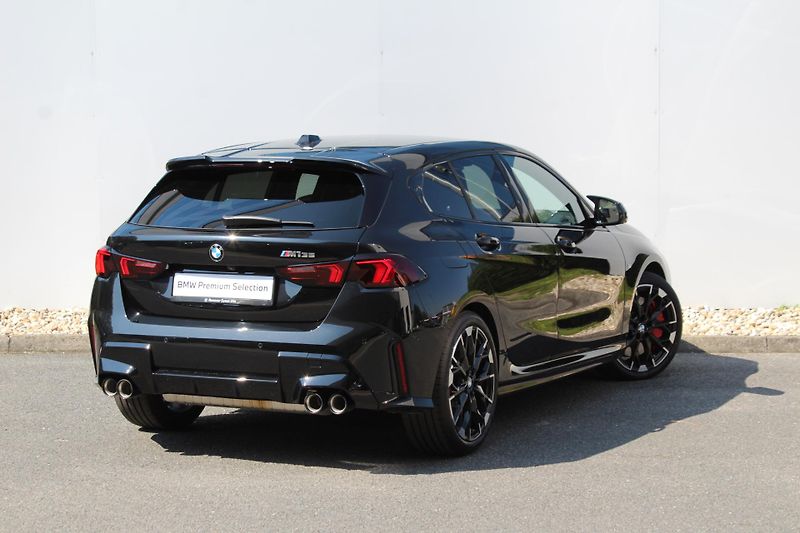BMW Řada 1 M135 xDrive - fotka 2 z 23