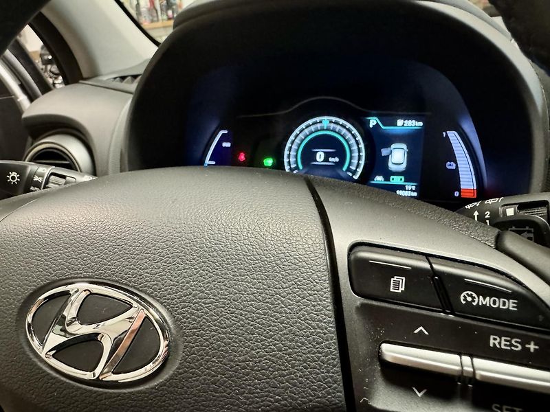Hyundai Kona (2020) EV ELEKTRIC 100Kw 1 MAJITEL KA - fotka 17 z 53