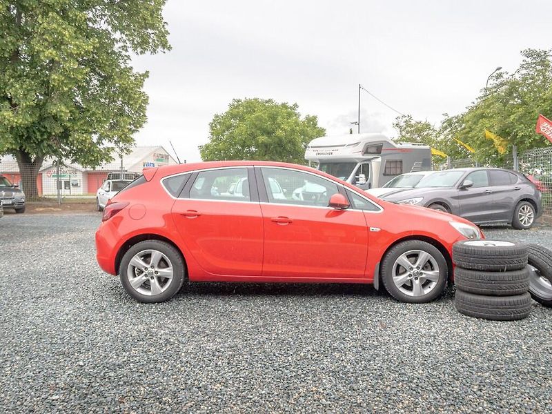 Opel Astra (2010) 1.7D 81KW – 2x KOLA - fotka 4 z 44