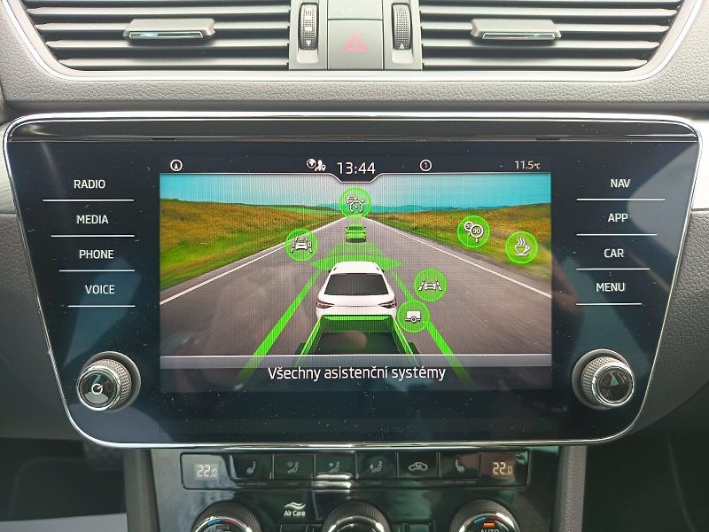 Škoda Superb (2022) 2.0TDI 110kW DSG COMFORT PLUS - fotka 26 z 35