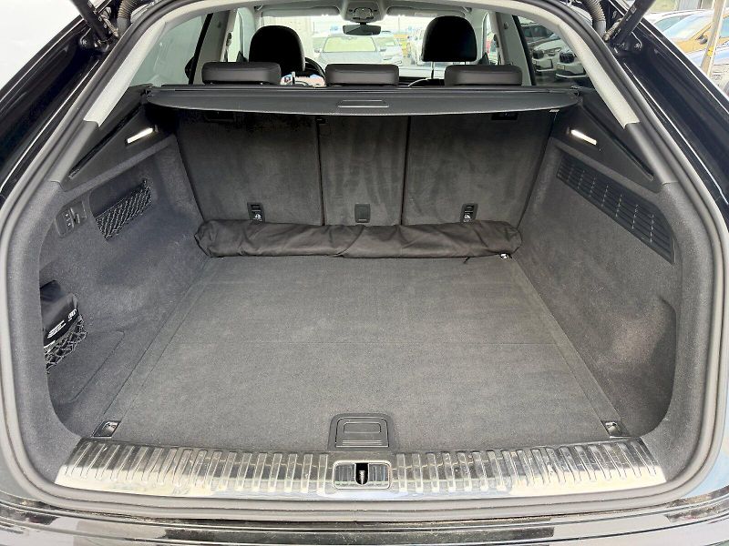 Audi Q8 (2021) 45 TDI 170kW Quattro - fotka 33 z 35