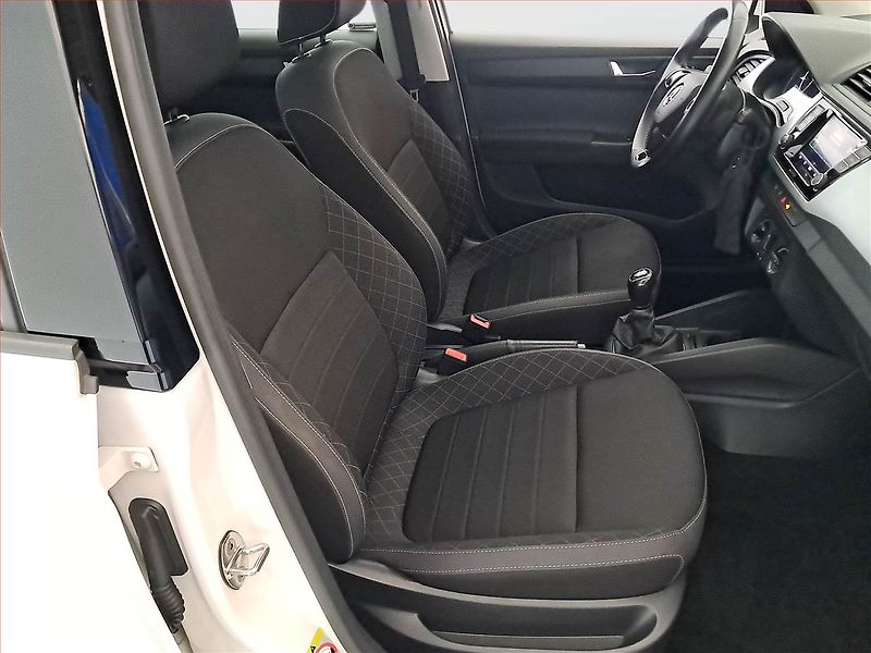 Škoda Fabia (2021) Ambition 1.0 TSI, Serv.kniha - fotka 9 z 16