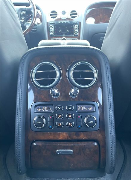 Bentley Continental Flying Spur 6,0 L,412kW,W12,DOHC 48V,Twin- - fotka 23 z 30