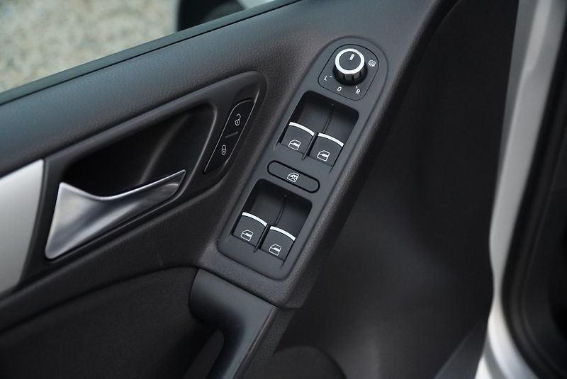 Volkswagen Golf (2010) 1.4 TSI HIGHLINE - fotka 19 z 27