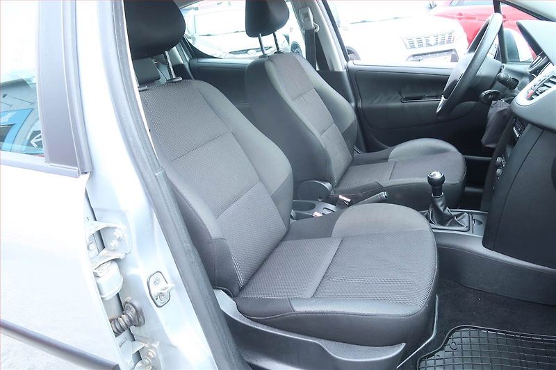 Peugeot 207 (2010) 1.4 HDI, nová STK, rezervace - fotka 9 z 16