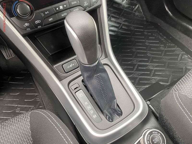 Suzuki SX4 (2015) 1.6i 4x4, AT, xenon, park - fotka 16 z 17