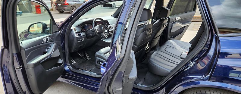 BMW X5 (2020) M50d SERVIS TAŽNÉ ČR IDIVIDUAL - fotka 11 z 48